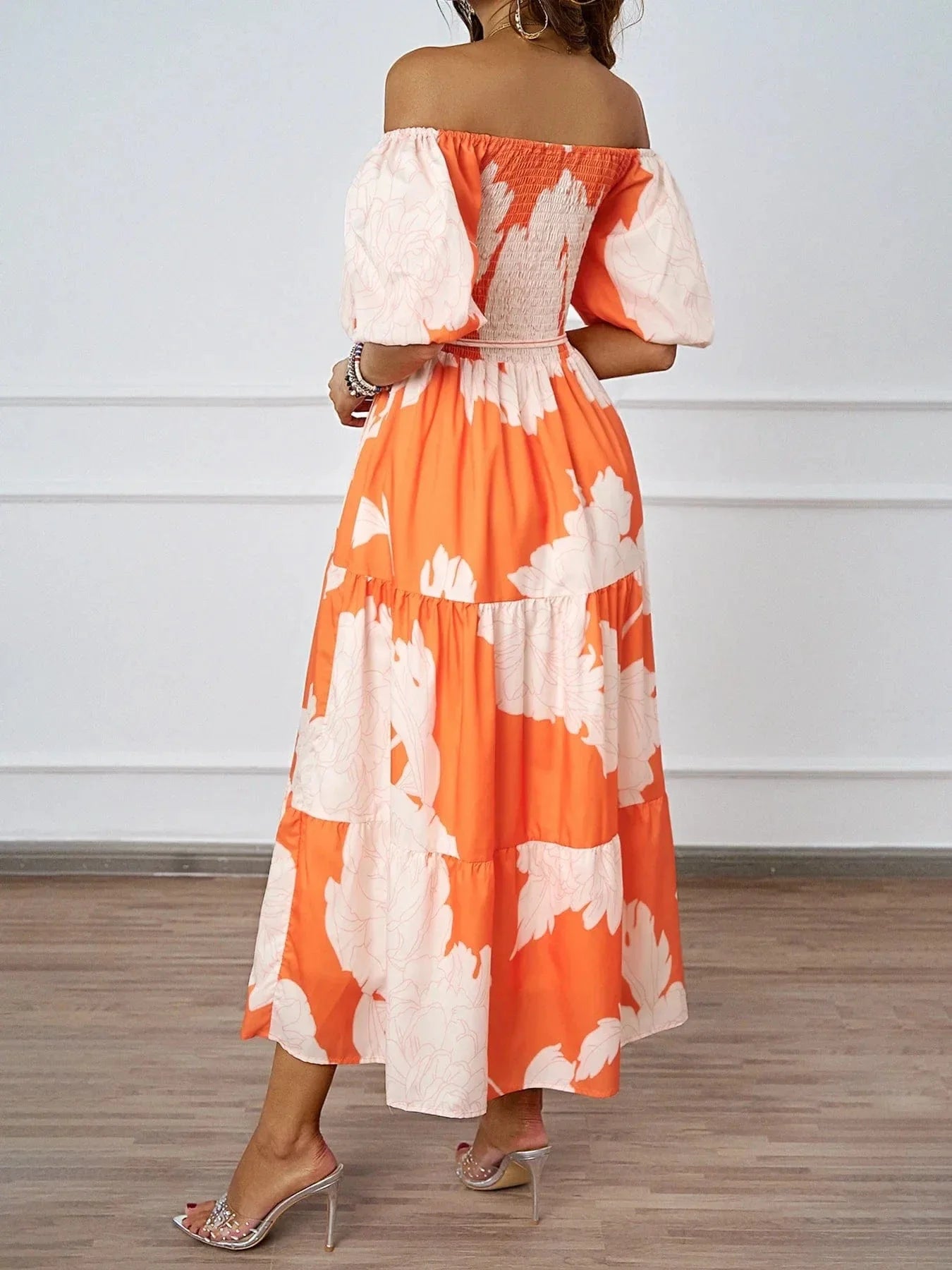 Robe à motifs floraux midi bohème